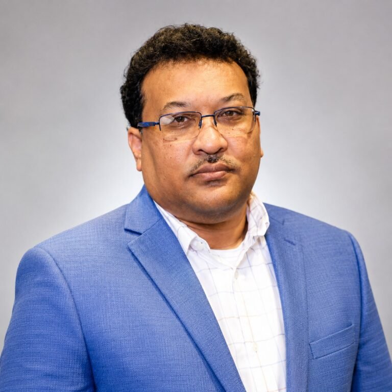 Dr Longmore Professional Headshot Under 2MB 768x768